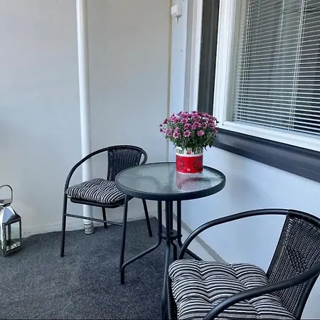3 H + Keittioe Ja Parveke, Juuri Remontoitu! Apartamento