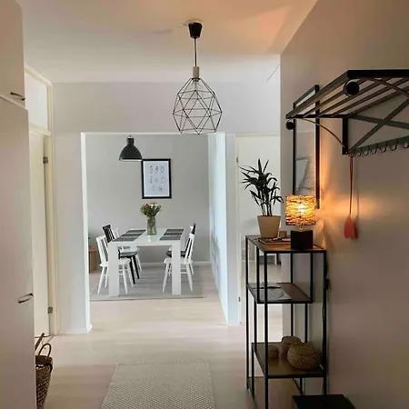 3 H + Keittioe Ja Parveke, Juuri Remontoitu! Apartamento Lahti